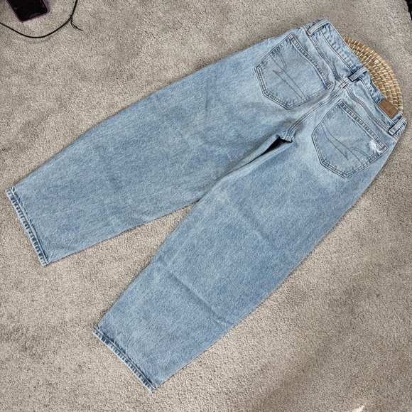 American Eagle Women’s Barrel Jeans Mid Rise Stretch in Light Wash Size 2 - Picture 6 of 14